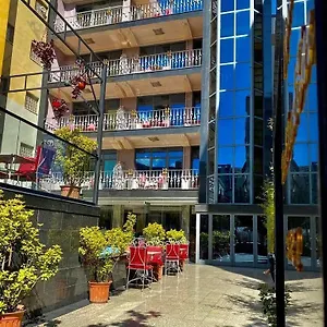 Отель Elysee, Тирана
